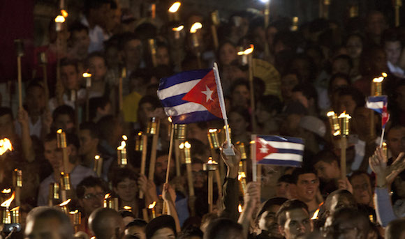 Cuba rinde tributo a José Martí en Marcha de las Antorchas