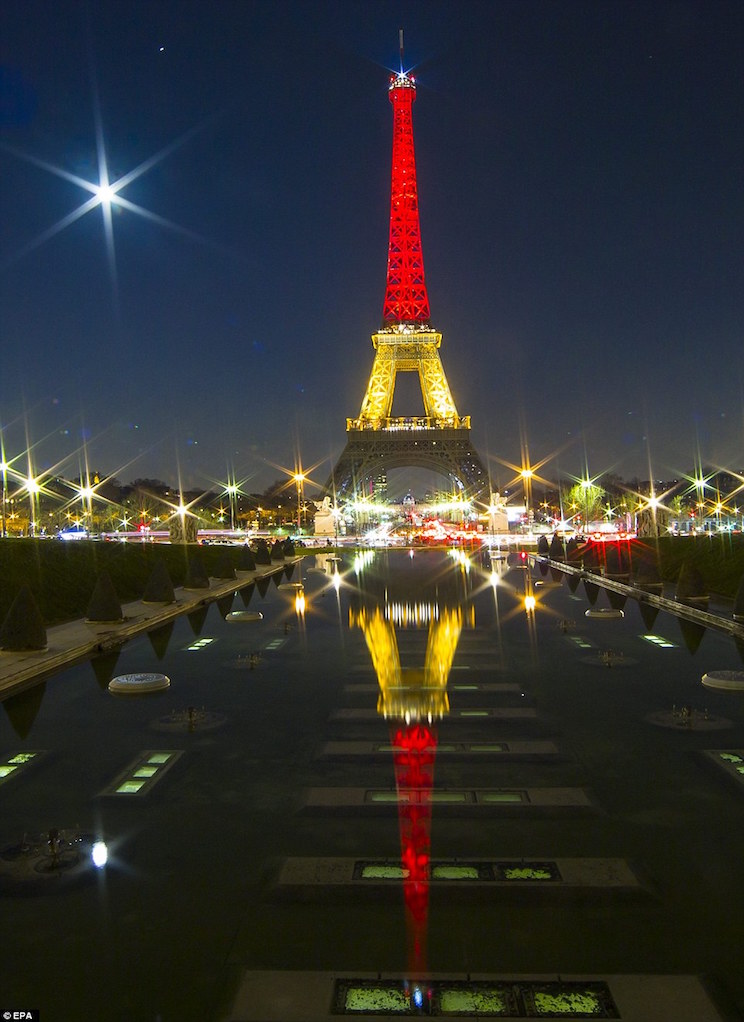 Monumentos europeos se iluminan con los colores belgas