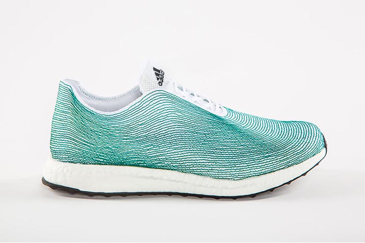 Adidas fabrica unas zapatillas con basura reciclada del océano