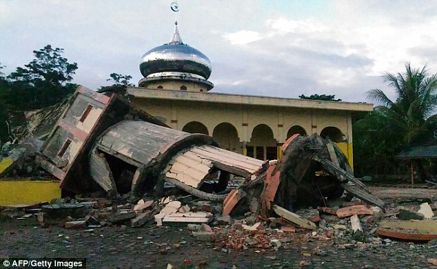 Al menos 25 muertos dejó el terremoto que sacudió Indonesia