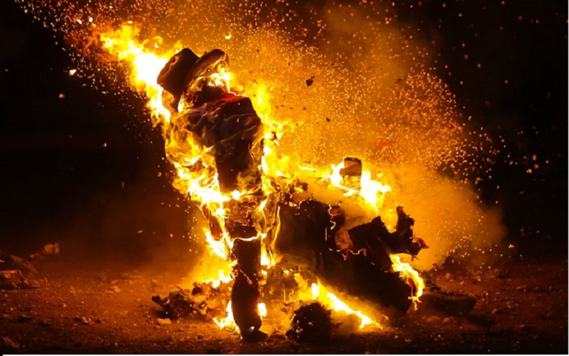 Quema del muñeco de fin de año, una tradición latinoamericana