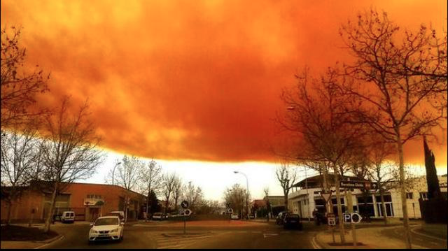 España: Explosión en una empresa química causa una nube tóxica y heridos