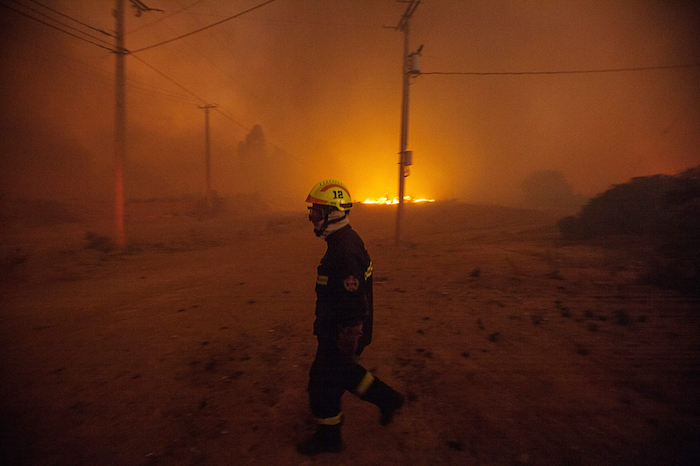 Chile decreta el estado de emergencia en Valparaíso y Viña del Mar por un gran incendio