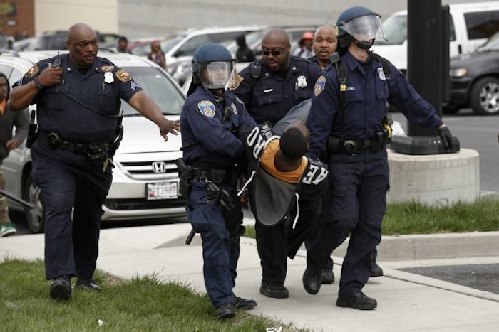 Gobernador de Maryland declara estado de emergencia tras enfrentamiento en Baltimore (FOTOS, VIDEO)