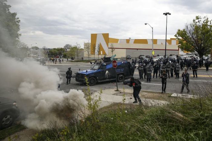 Gobernador de Maryland declara estado de emergencia tras enfrentamiento en Baltimore (FOTOS, VIDEO)
