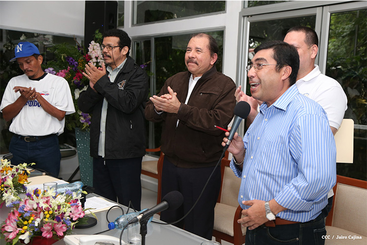 Presidente Daniel abandera a delegaciones deportivas