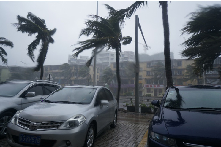 Alerta Roja en China por paso de tifón Mujigae; se reportan 4 muertos y decenas de miles evacuados (FOTOS, VIDEOS)