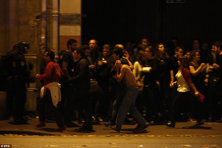Pesadilla en París: Más de un centenar de muertos en cadena de ataques terroristas en capital francesa