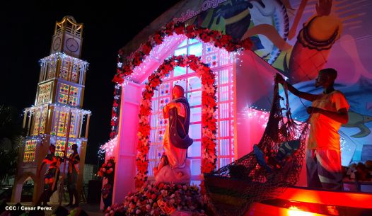 Altares marianos en Avenida de Bolívar a Chávez