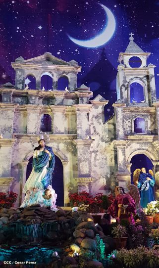 Altares marianos en Avenida de Bolívar a Chávez