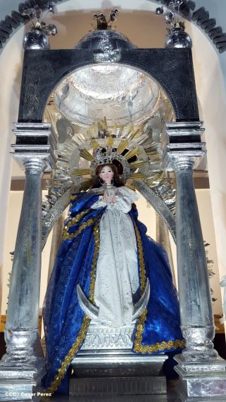 Altares marianos en Avenida de Bolívar a Chávez