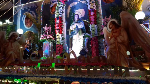 Altares marianos en Avenida de Bolívar a Chávez