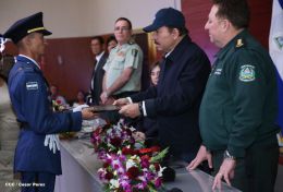 Daniel y Rosario presiden graduación de cadetes del Ejército de Nicaragua