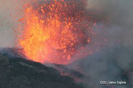 Volcán Momotombo entra en actividad eruptiva tras 110 años de relativa calma