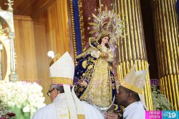 Miles de devotos le cantan con amor a María en la tradicional Lavada de la Plata