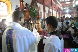 Miles de devotos le cantan con amor a María en la tradicional Lavada de la Plata