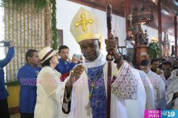 Miles de devotos le cantan con amor a María en la tradicional Lavada de la Plata