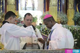 Miles de devotos le cantan con amor a María en la tradicional Lavada de la Plata
