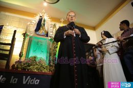 Cardenal Miguel Obando y Bravo le canta a la Purísima junto a la feligresía