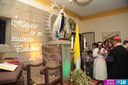 Cardenal Miguel Obando y Bravo le canta a la Purísima junto a la feligresía