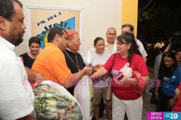 Cardenal Miguel Obando y Bravo le canta a la Purísima junto a la feligresía