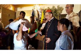 Cardenal Miguel Obando y Bravo le canta a la Purísima junto a la feligresía