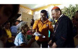 Cardenal Miguel Obando y Bravo le canta a la Purísima junto a la feligresía
