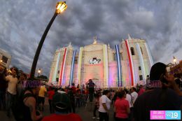 Nicaragüenses desbordados en fe durante tradicional Gritería en León