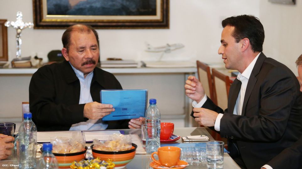 Presidente Daniel se reúne con directivos de Walmart