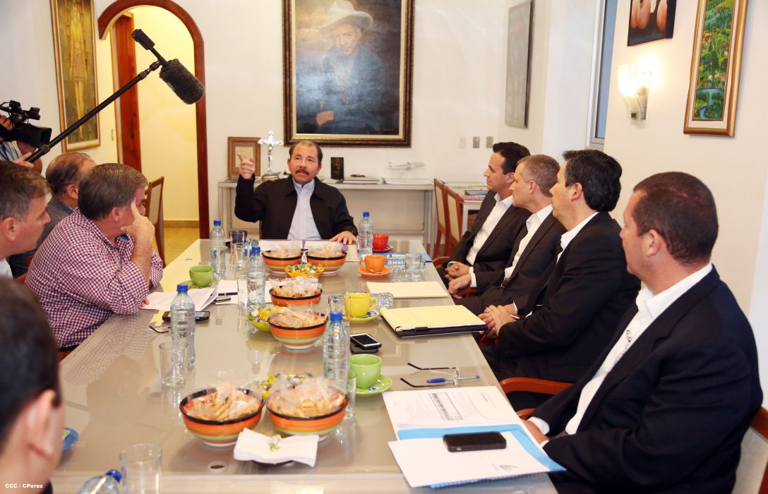 Presidente Daniel se reúne con directivos de Walmart