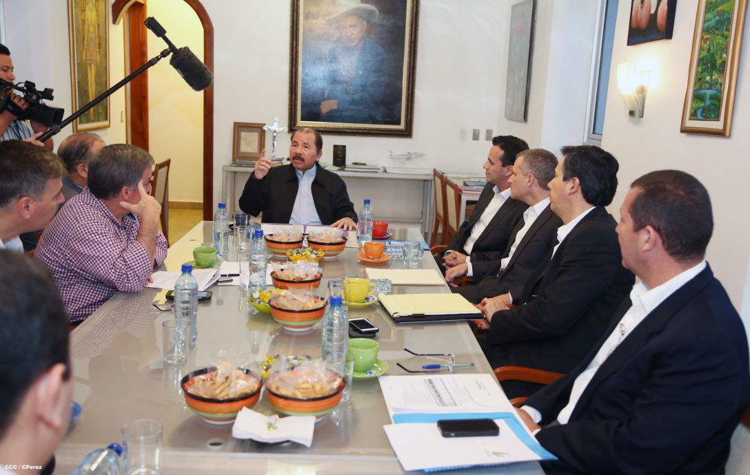 Presidente Daniel se reúne con directivos de Walmart