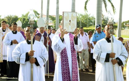 En el inicio del Año de la Misericordia iglesia abre Puerta Santa en Catedral de Managua