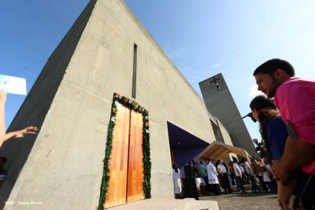 En el inicio del Año de la Misericordia iglesia abre Puerta Santa en Catedral de Managua