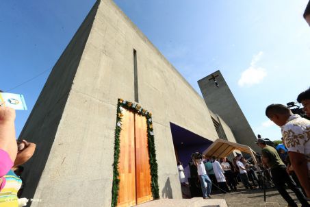 En el inicio del Año de la Misericordia iglesia abre Puerta Santa en Catedral de Managua