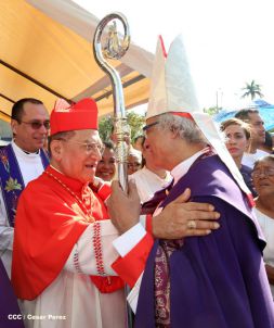 En el inicio del Año de la Misericordia iglesia abre Puerta Santa en Catedral de Managua
