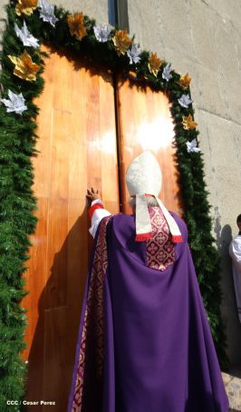 En el inicio del Año de la Misericordia iglesia abre Puerta Santa en Catedral de Managua