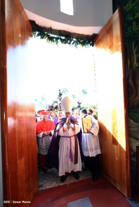 En el inicio del Año de la Misericordia iglesia abre Puerta Santa en Catedral de Managua