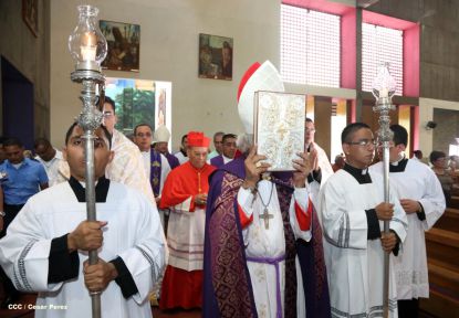 En el inicio del Año de la Misericordia iglesia abre Puerta Santa en Catedral de Managua