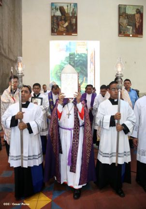 En el inicio del Año de la Misericordia iglesia abre Puerta Santa en Catedral de Managua