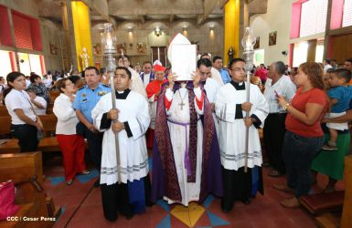 En el inicio del Año de la Misericordia iglesia abre Puerta Santa en Catedral de Managua
