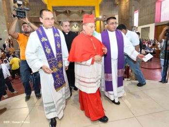 En el inicio del Año de la Misericordia iglesia abre Puerta Santa en Catedral de Managua