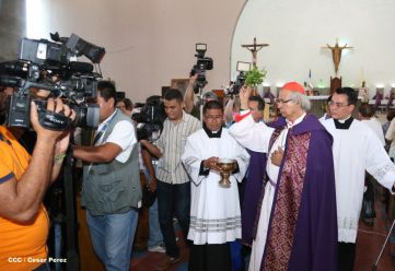 En el inicio del Año de la Misericordia iglesia abre Puerta Santa en Catedral de Managua