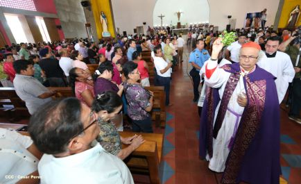 En el inicio del Año de la Misericordia iglesia abre Puerta Santa en Catedral de Managua