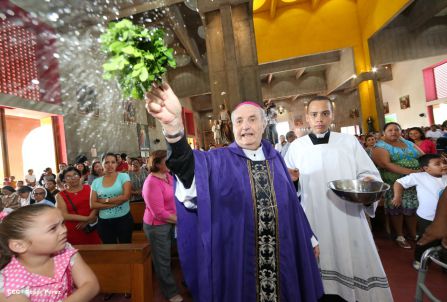 En el inicio del Año de la Misericordia iglesia abre Puerta Santa en Catedral de Managua