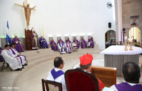 En el inicio del Año de la Misericordia iglesia abre Puerta Santa en Catedral de Managua