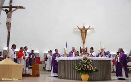 En el inicio del Año de la Misericordia iglesia abre Puerta Santa en Catedral de Managua