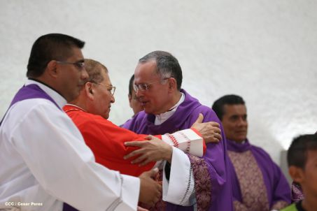 En el inicio del Año de la Misericordia iglesia abre Puerta Santa en Catedral de Managua