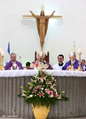 En el inicio del Año de la Misericordia iglesia abre Puerta Santa en Catedral de Managua