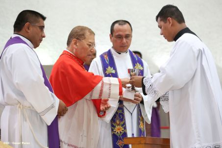 En el inicio del Año de la Misericordia iglesia abre Puerta Santa en Catedral de Managua