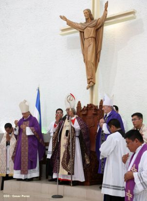 En el inicio del Año de la Misericordia iglesia abre Puerta Santa en Catedral de Managua